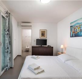 Luxury 6 Bedroom Seafront Villa with pool and Separate Apartment along Secluded Beach near Hvar Town, Sleeps 10-12